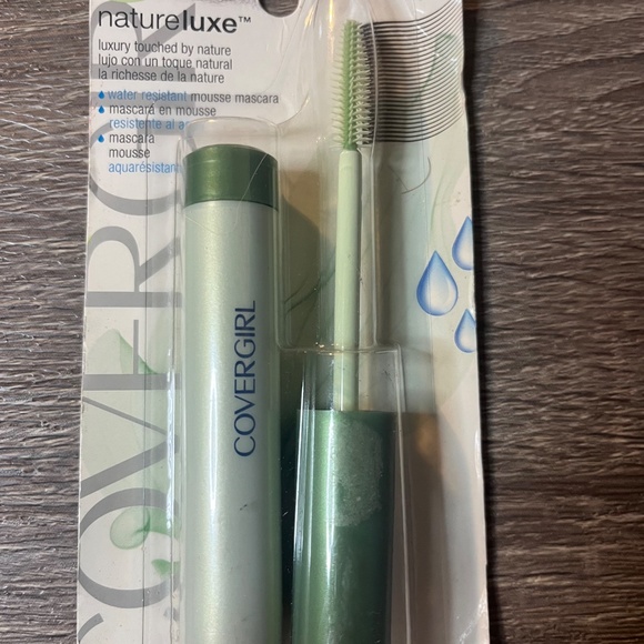 Covergirl Natureluxe Mousse Mascara #530 Black Brow Water Resistant New! Full SZ - Picture 2 of 7